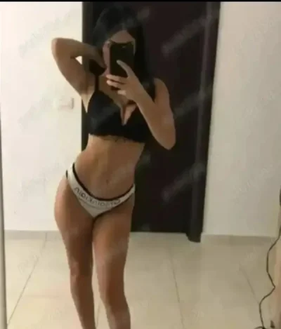 Bruneta 24 ani