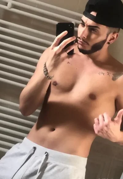 Darius 21 ani bisex