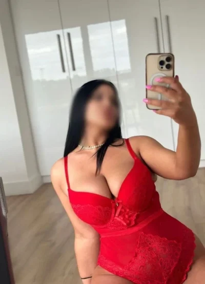 Brunetă sexy