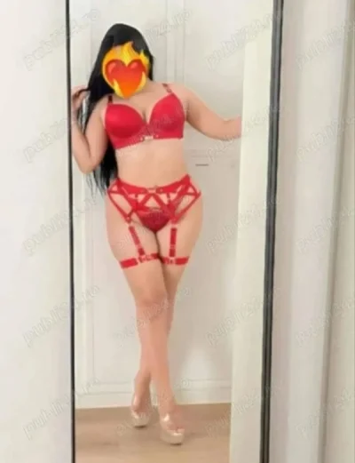 Bruneta sexy si eleganta 24 de ani
