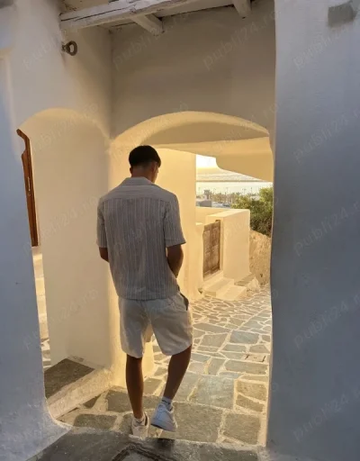 Băiat 19 ani disponibil pentru fete,doamne