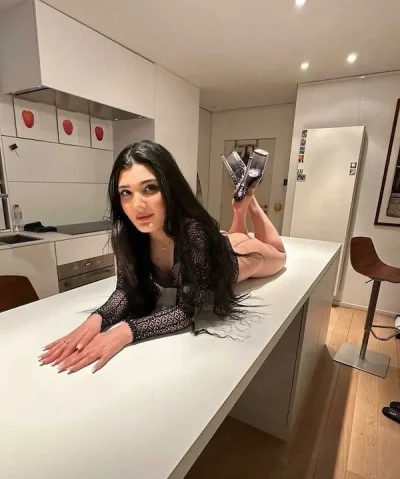 Sexy bruneta