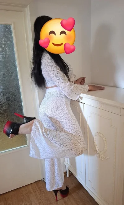 Transexuală adelina imi place sa te domin maxim!