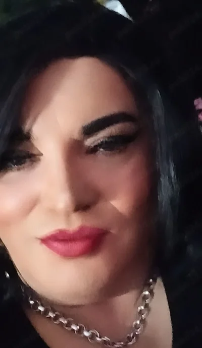 O transexuală nouă venită vino în orașul tau