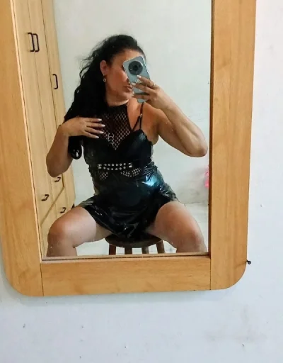 Brunetă seducție maximă