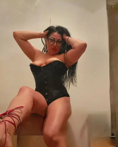 Bună sunt o doamna matura doar show web