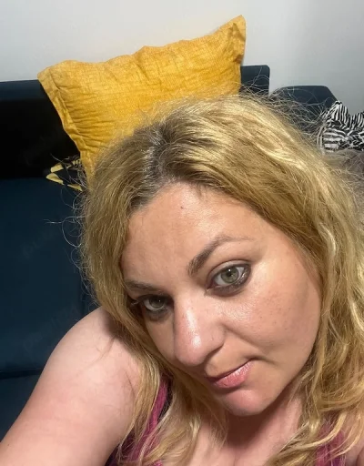 Bună sunt noua în orasi mă numesc adele