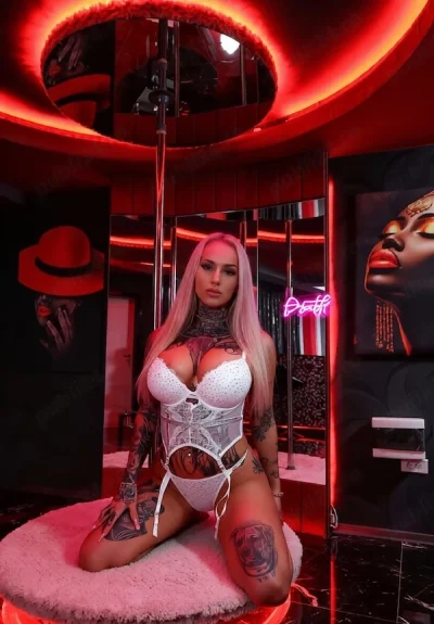 Show web. Matura siliconata stapana dominanta sexting+filmulețe rasp doar whatsapp