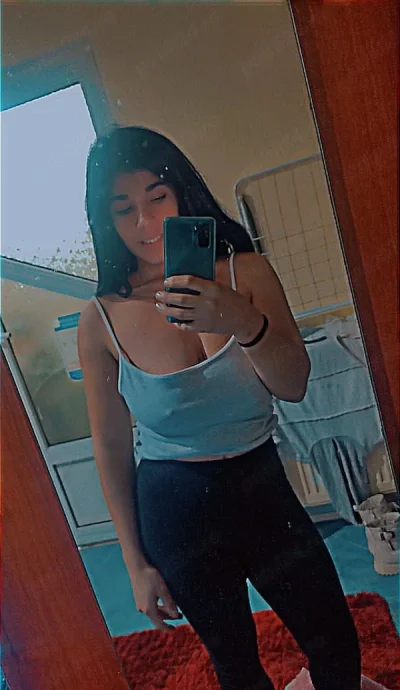 Elysa 23 de ani