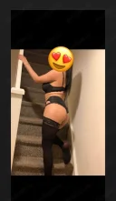 Bruneta sexi Natalia Party Girl doar deplasări - imagine 1