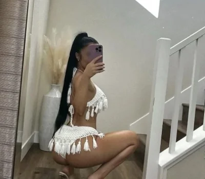 Bună prima oară care lucrez pe România ,garantez pozele 100% bruneta sexy siliconata ,pasională !