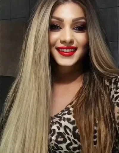 Transexuală blondă cu forme apetisante cur bombat îmi plac începătorii face show lsau filmulet