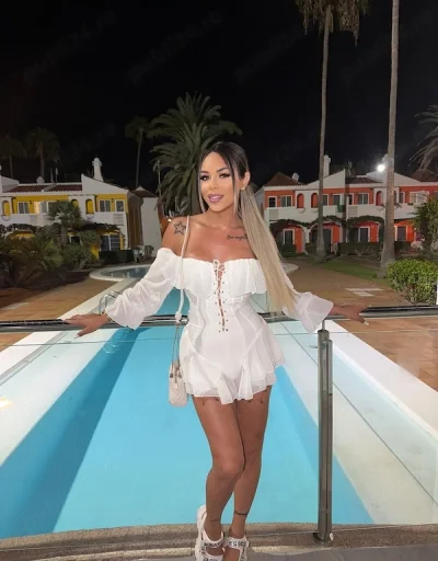 Ts Cristina PorNoStar plecată din țară