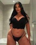 Bruneta sexi - imagine 3