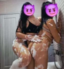 Două brunete seducătoare - imagine 1