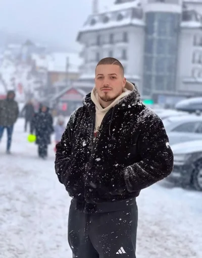 Bărbat caut bărbat