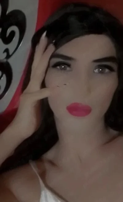 Bună numele meu este Daria sunt trasexoala am 26 de anii