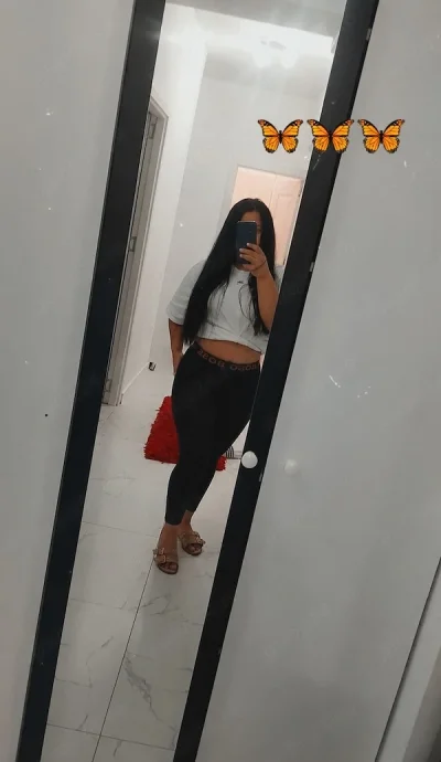 Bruneta sexy