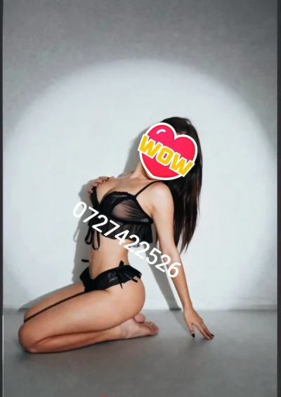 Buna mă numesc Alexa și sunt noua la tine an oras