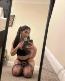 New în oraș bruneta sexy - imagine 1